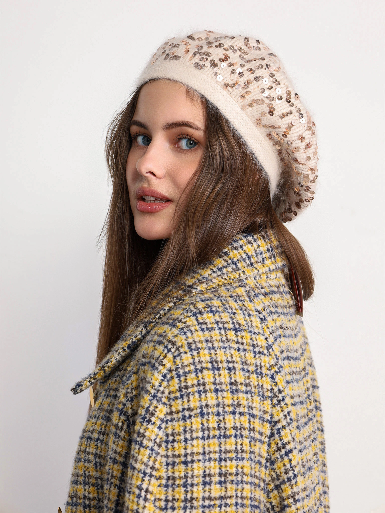 Берет с пайетками в ассортименте